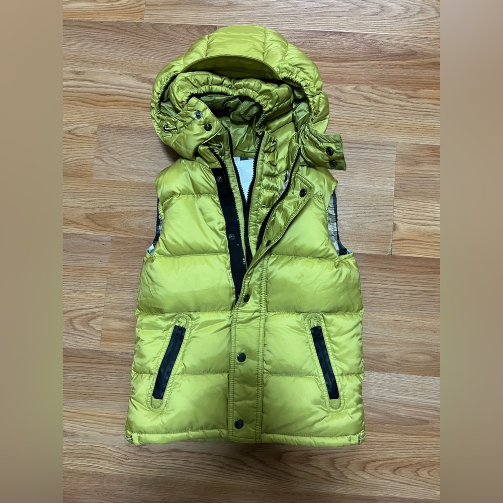 Like new Burberry Toddler boy 6y down vest